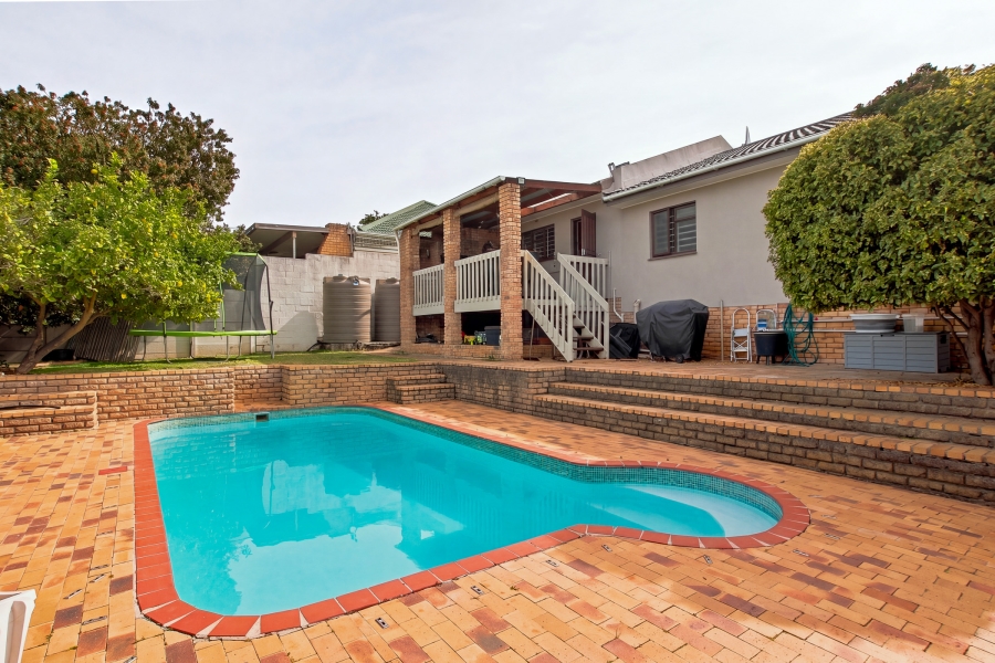 4 Bedroom Property for Sale in Heldervue Western Cape